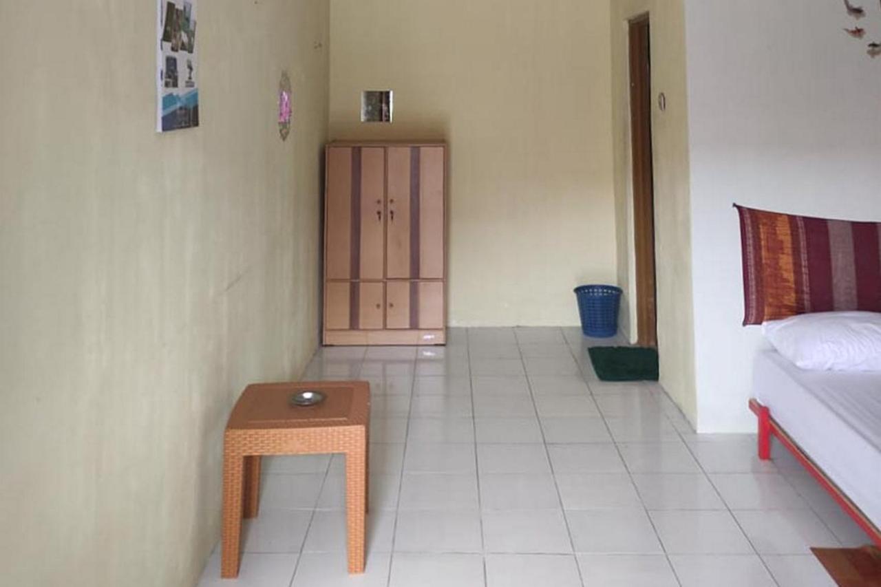 Hotel Losmen Yosi Carita Exterior foto