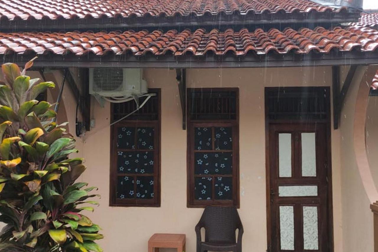Hotel Losmen Yosi Carita Exterior foto